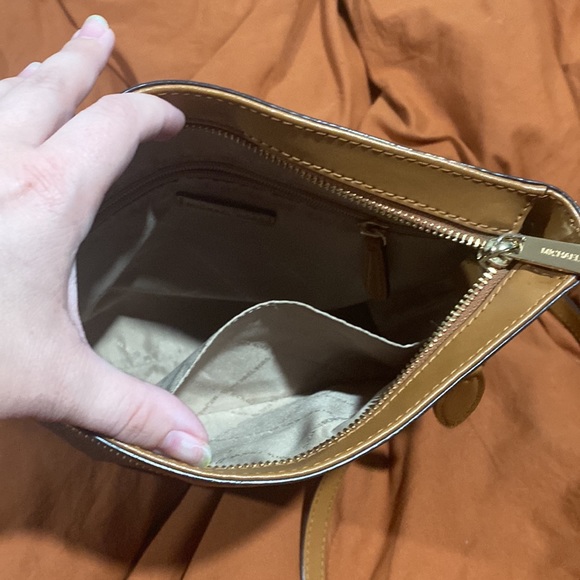 🔥Michael Kors Crossbody 🔥 - Picture 8 of 8